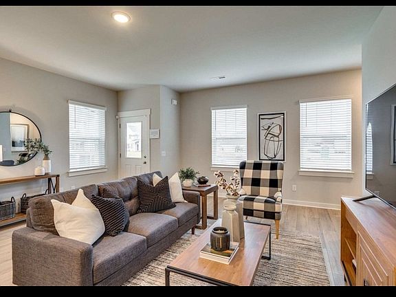 3rd image of 1076 Ross Farms Blvd