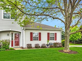 411 Cascade Ln #411, Oswego, IL 60543
