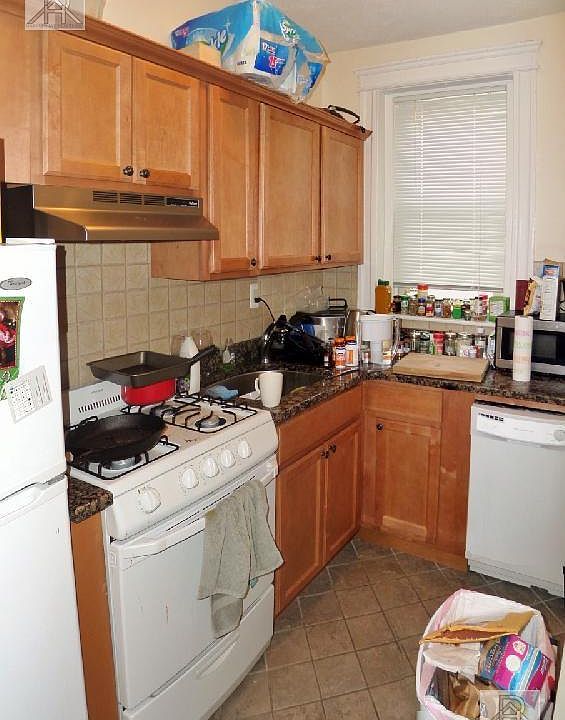2nd image of 1847 Commonwealth Ave #2