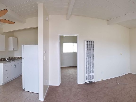 5th image of 3982 Ingraham St APT B
