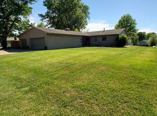 402 SW 10th St, Aledo, IL 61231