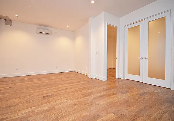 Rented by Nooklyn NYC LLC | media 9