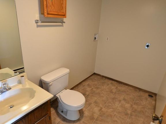 5th image of 640 Meadowood Ln