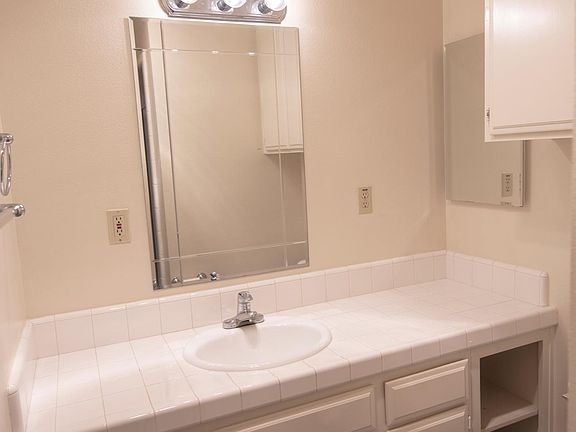 5th image of 14406 Benefit St #2