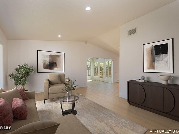 5th image of 144 Valley Ridge St