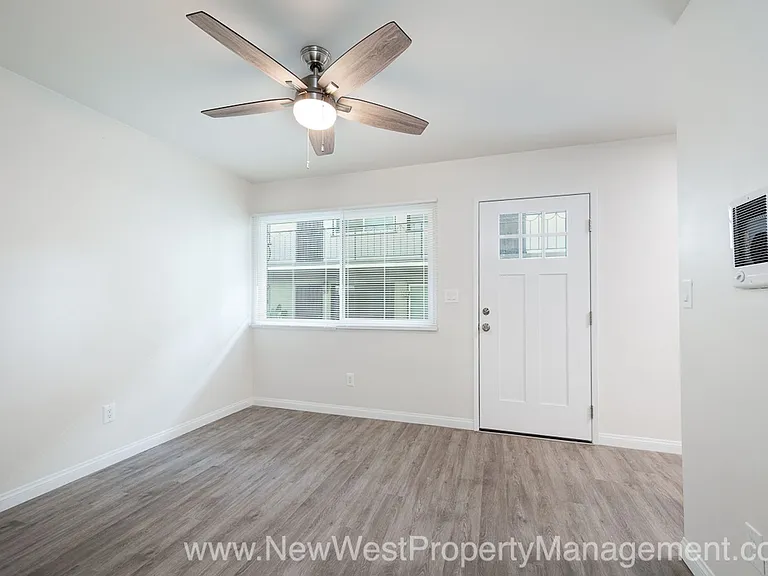 557 22nd St — Photo 9