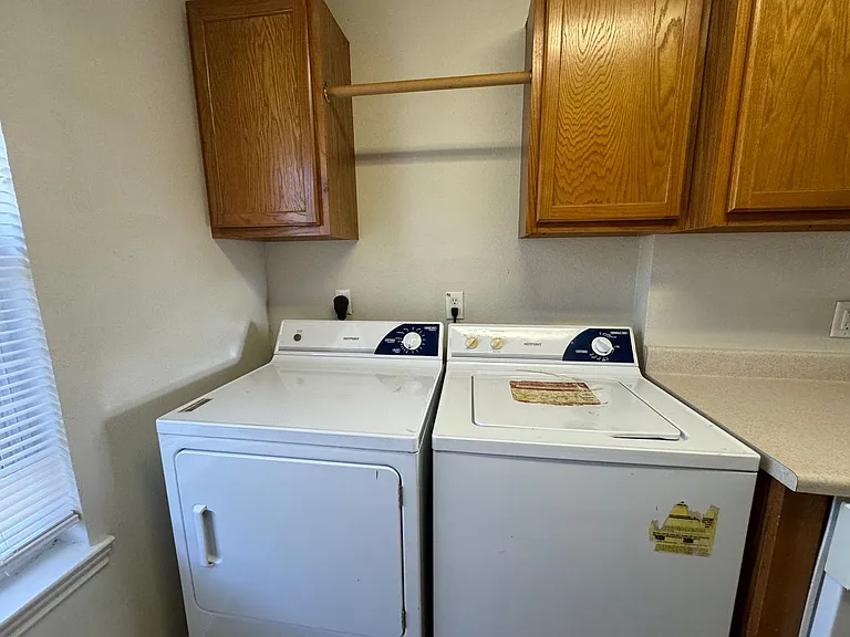 413 Creek St — Photo 12