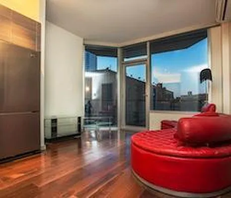 Rented by Loom Group | media 33