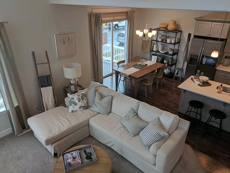 4301 W Quiet Shade Dr — Photo 2