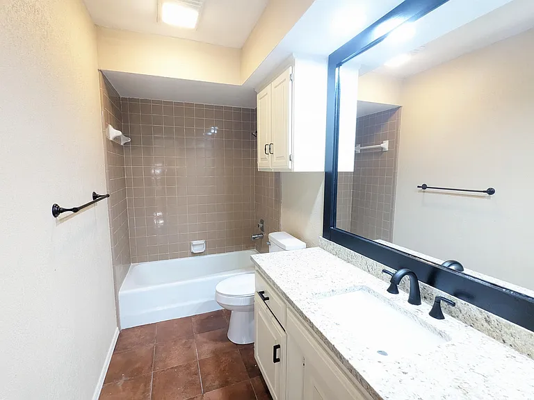 2630 W Washington Pl — Photo 8