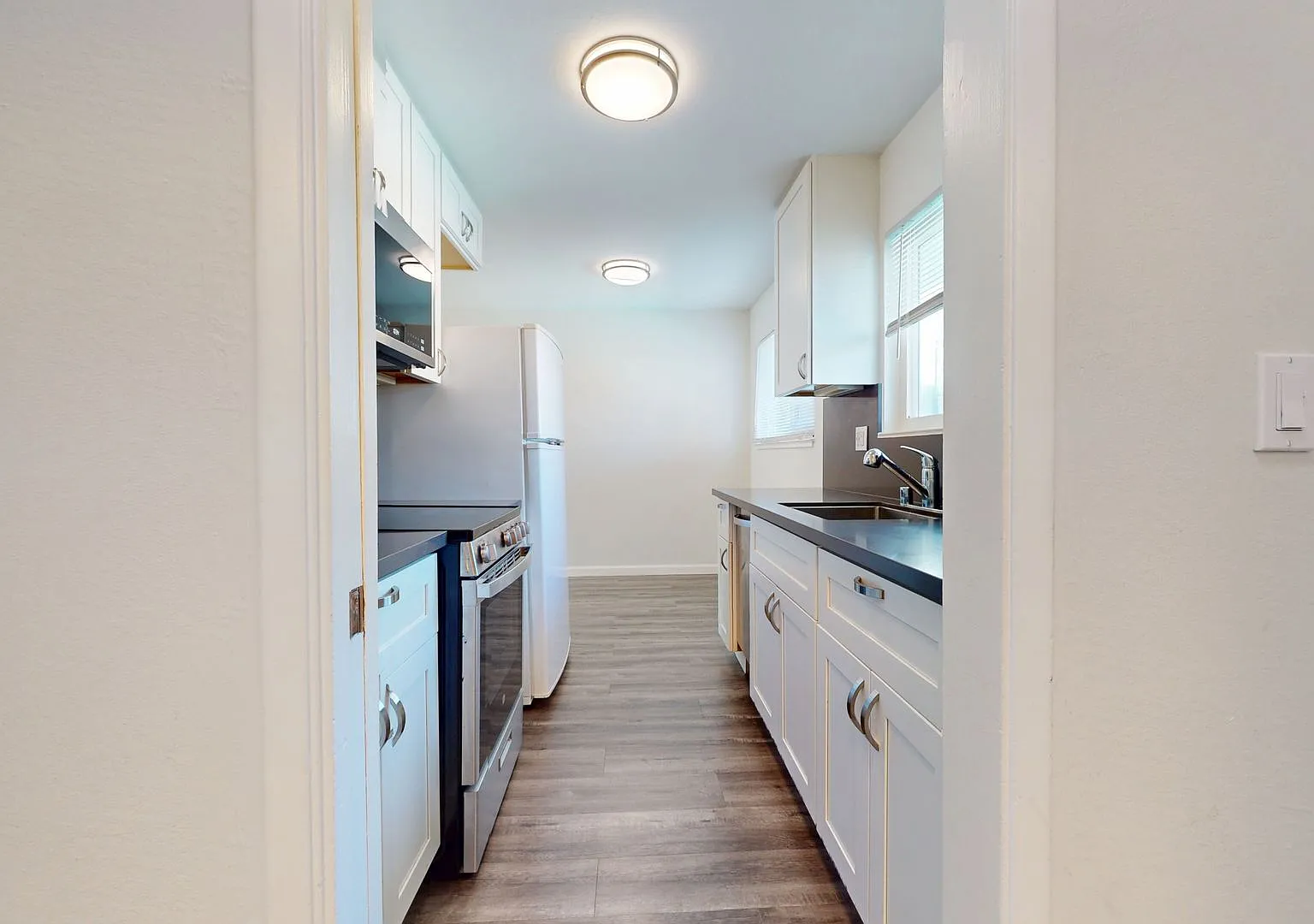 Charming Apartments in Prime Oakland Location! — Photo 3
