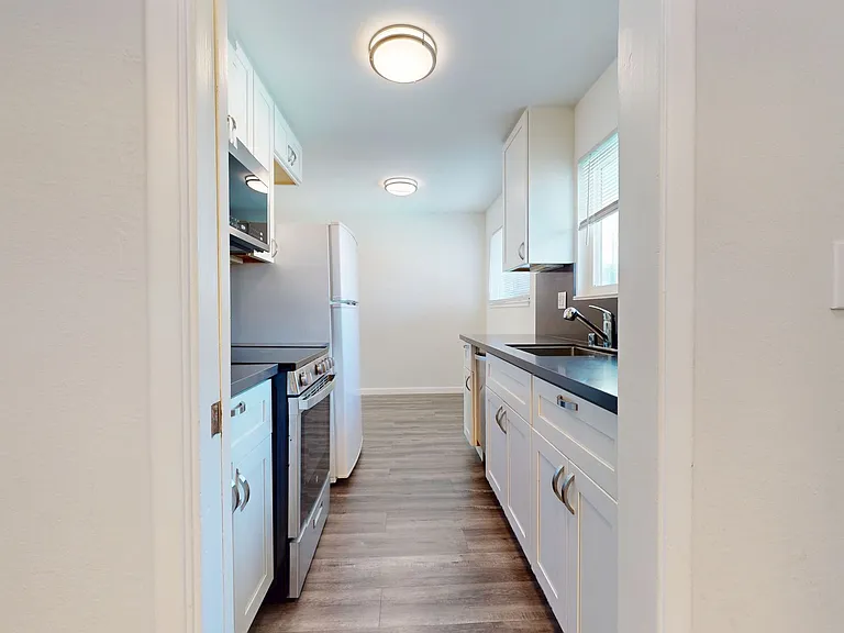 Charming Apartments in Prime Oakland Location! — Photo 3
