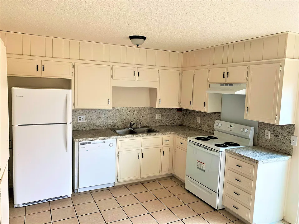 3409 Victoria Cir #3