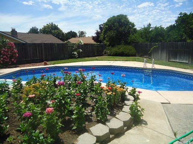 2nd image of 779 Persimmon Pl