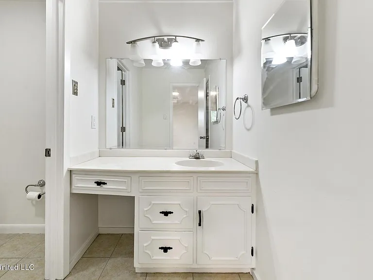 6104 Gruich Cir — Photo 14
