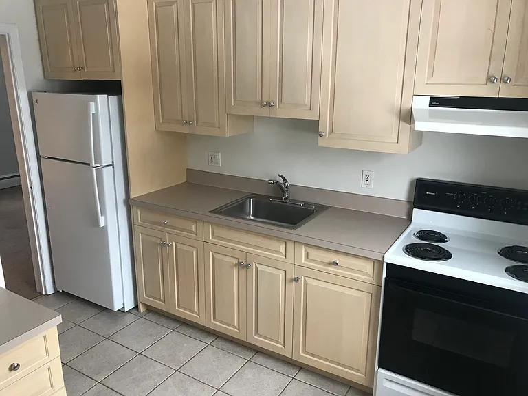 354 Oakwood Dr — Photo 2