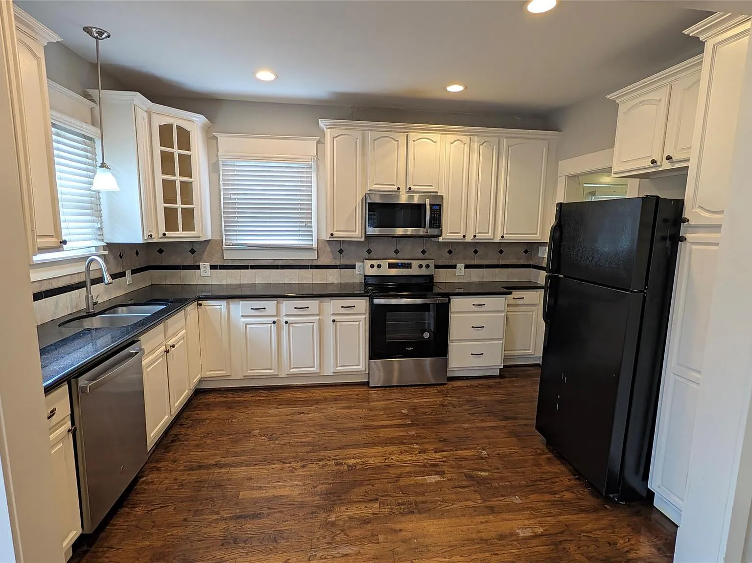 4 bed, 3.5 bath, 2470 sqft, $3,500 — Photo 3