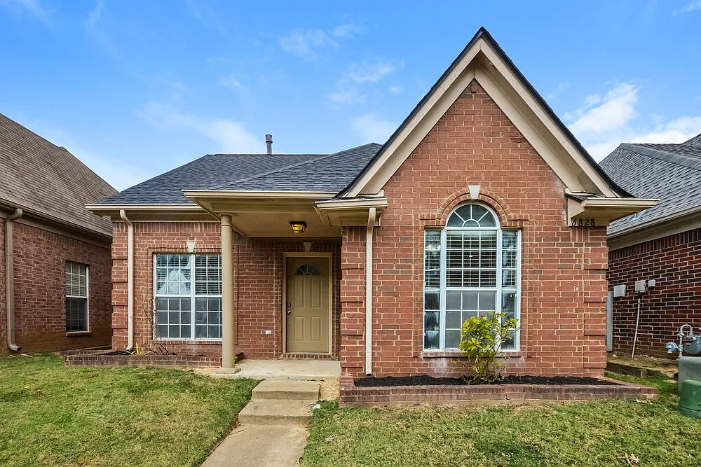 3 bed, 2.5 bath, 1610 sqft, $1,815 — Photo 1