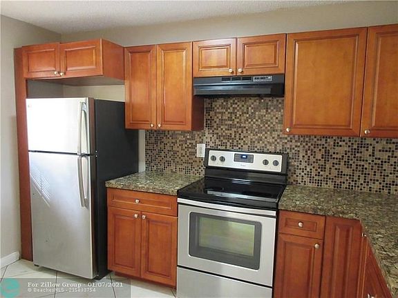 4th image of 4111 Nw 114th Ave