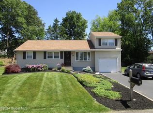 8 Mason Ct, Loudonville, NY 12211