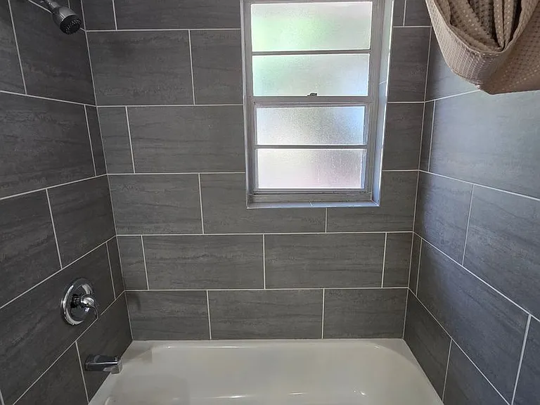 702 SE 47th St #2 — Photo 14