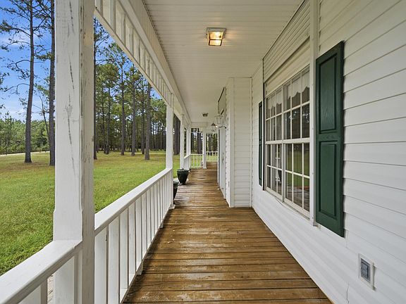 3rd image of 36 Miller Farm Rd