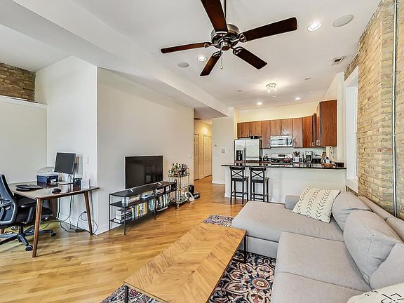 4th image of 1351 N Ashland Ave APT 2A