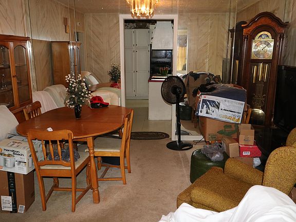 4th image of 901 E Unaka Ave