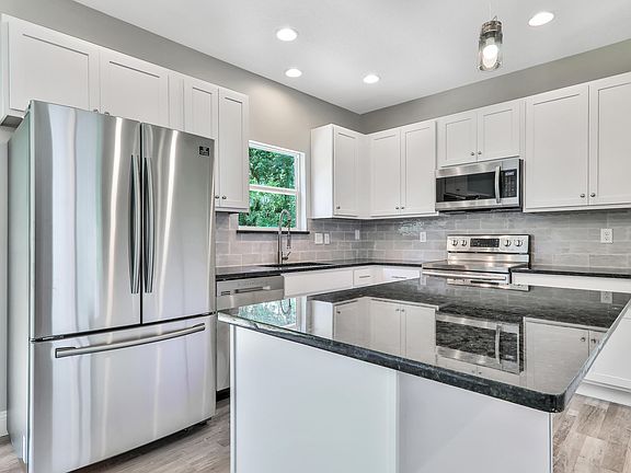 4th image of 7112 Tynan Ave