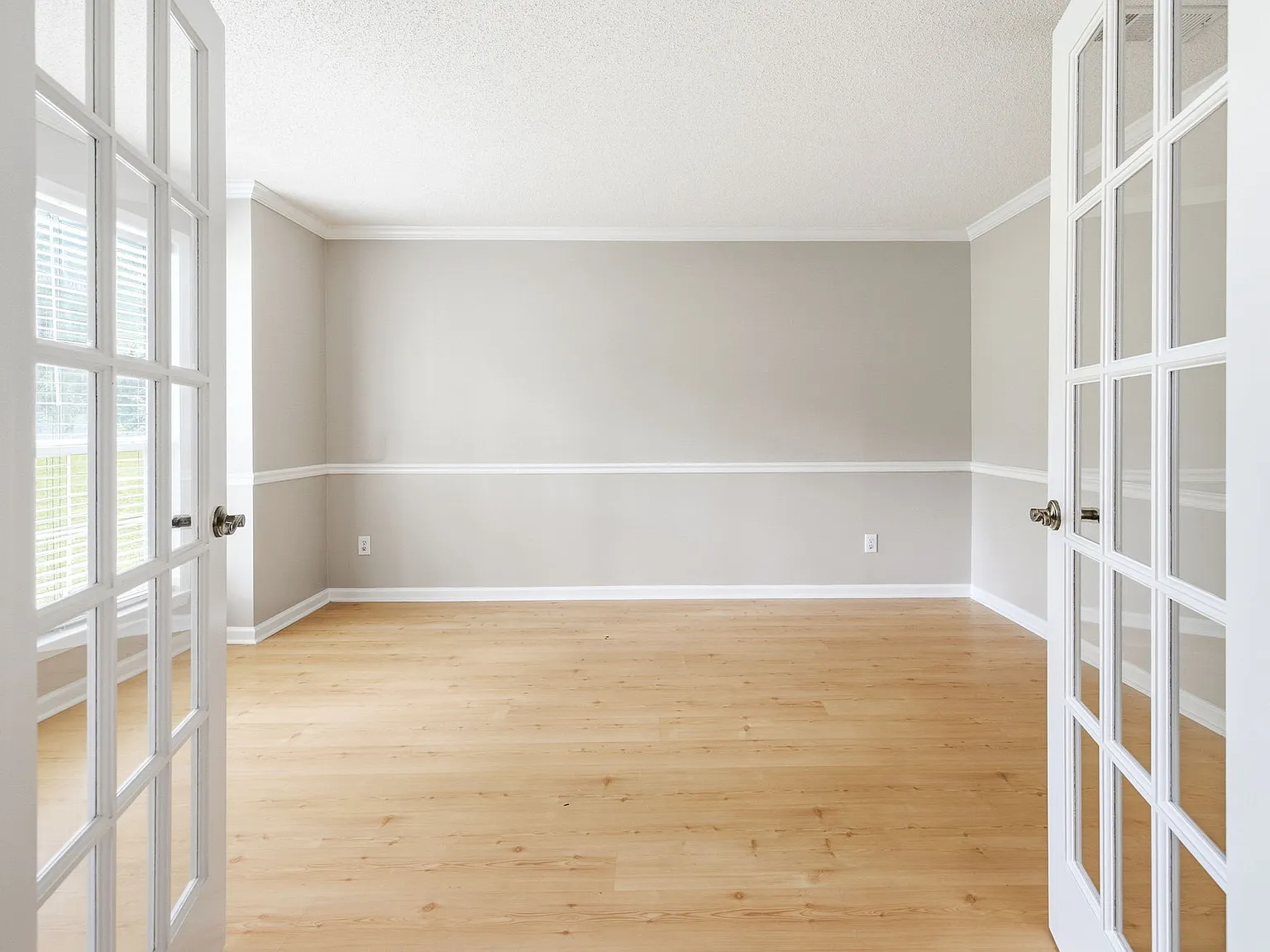 4 bed, 2452 sqft, $2,600 — Photo 4