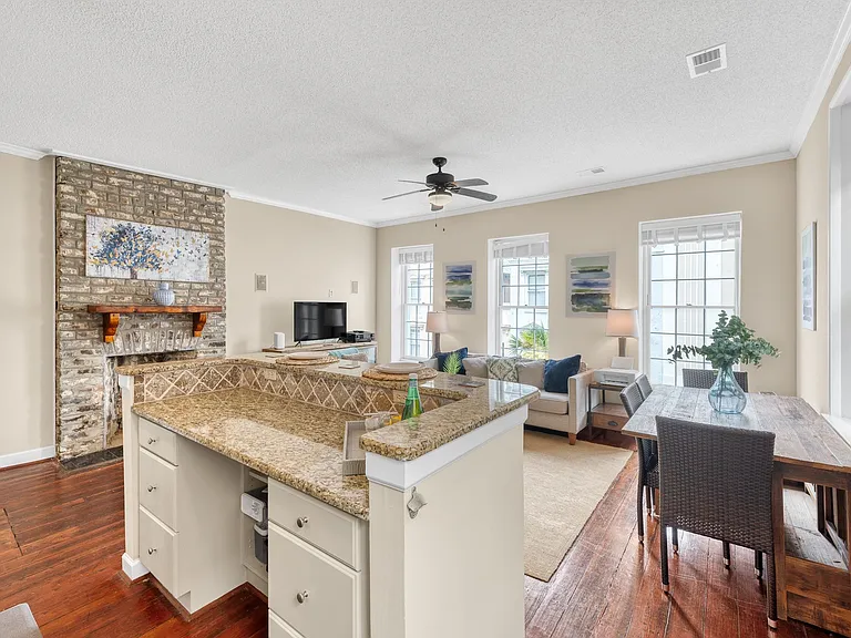 295 King St #B-3 — Photo 8