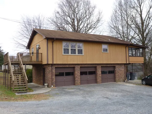 704 Baker St, Reidsville, NC 27320