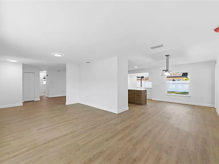 11180 113th Ave — Photo 27