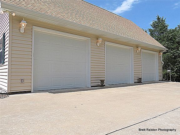 3 car garage, garage doors are 9 foot doors.