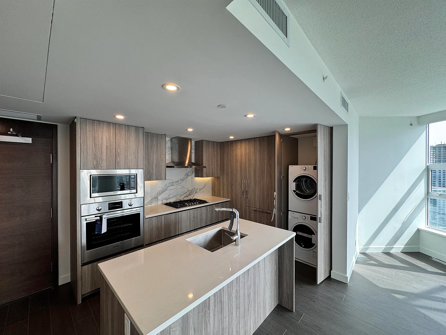 1 bed, 566 sqft, $2,000 — Photo 2