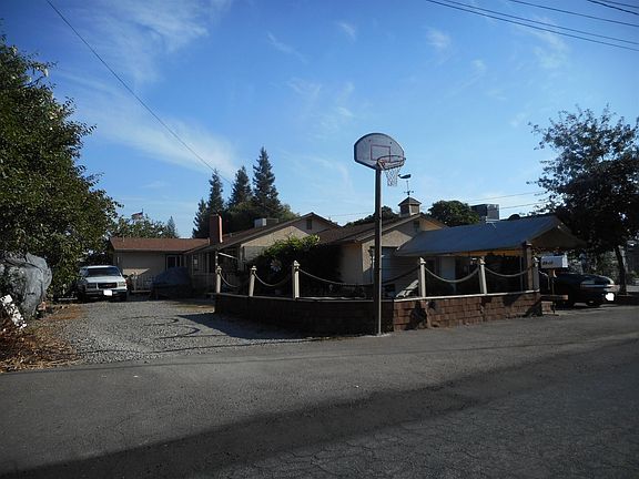 3rd image of 4946 E Palmer Ave