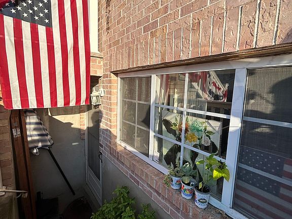 3rd image of 112 Darnell Ln #1A