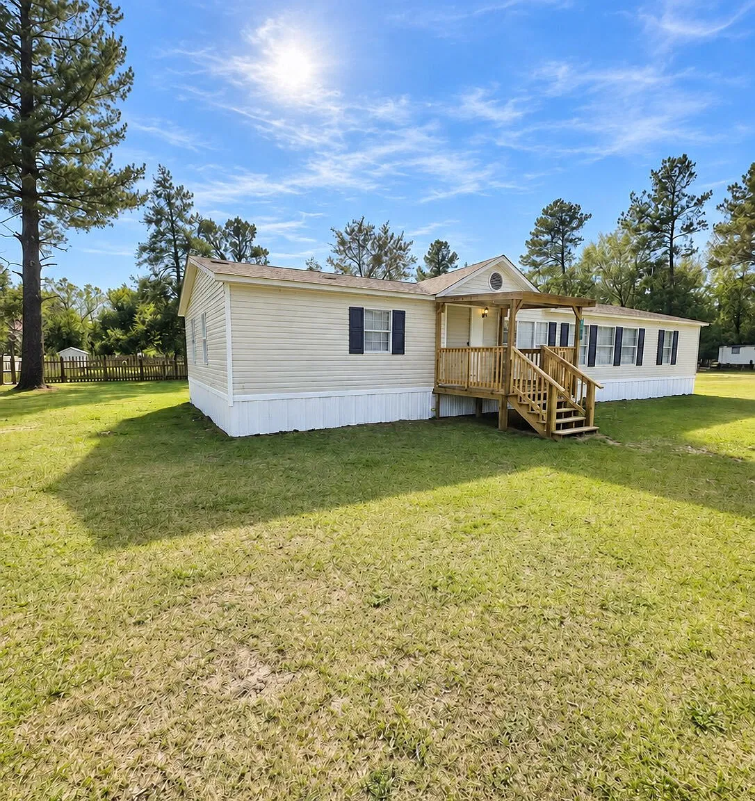 4 bed, 2.0 bath, 2240 sqft, $1,635 — Photo 1