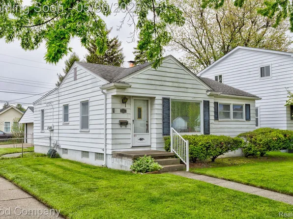 405 Charlevoix St, Clawson, MI 48017