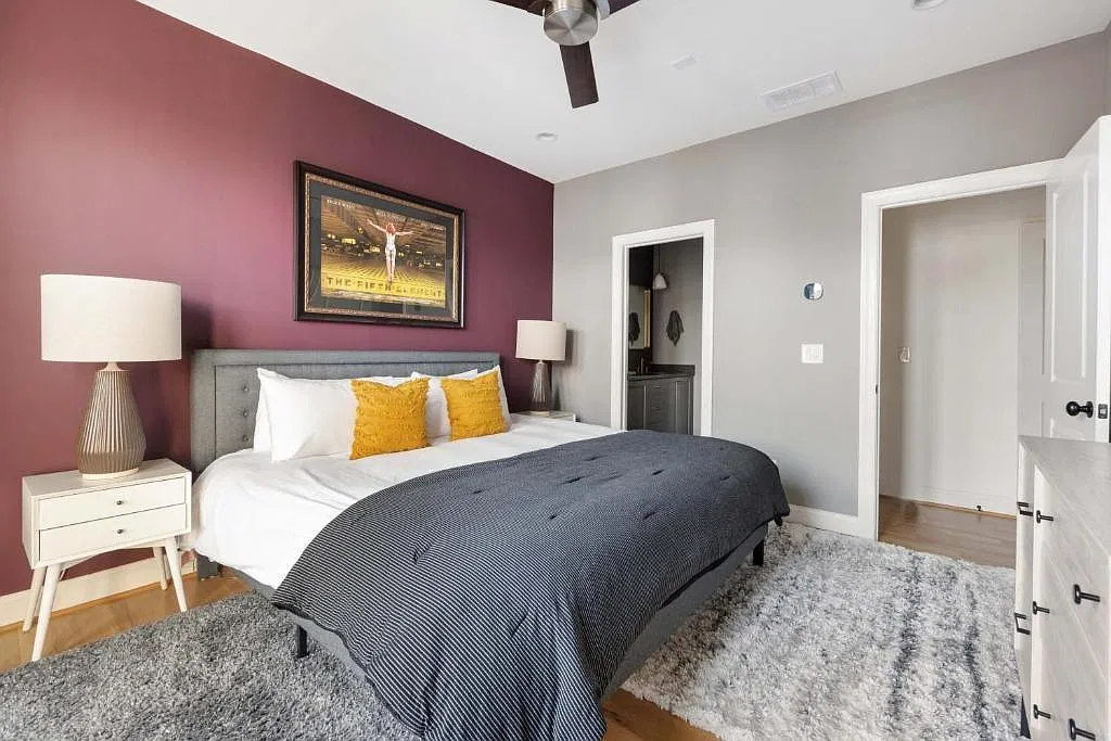 2 bed, 2.0 bath, 1171 sqft, $4,521 — Photo 2