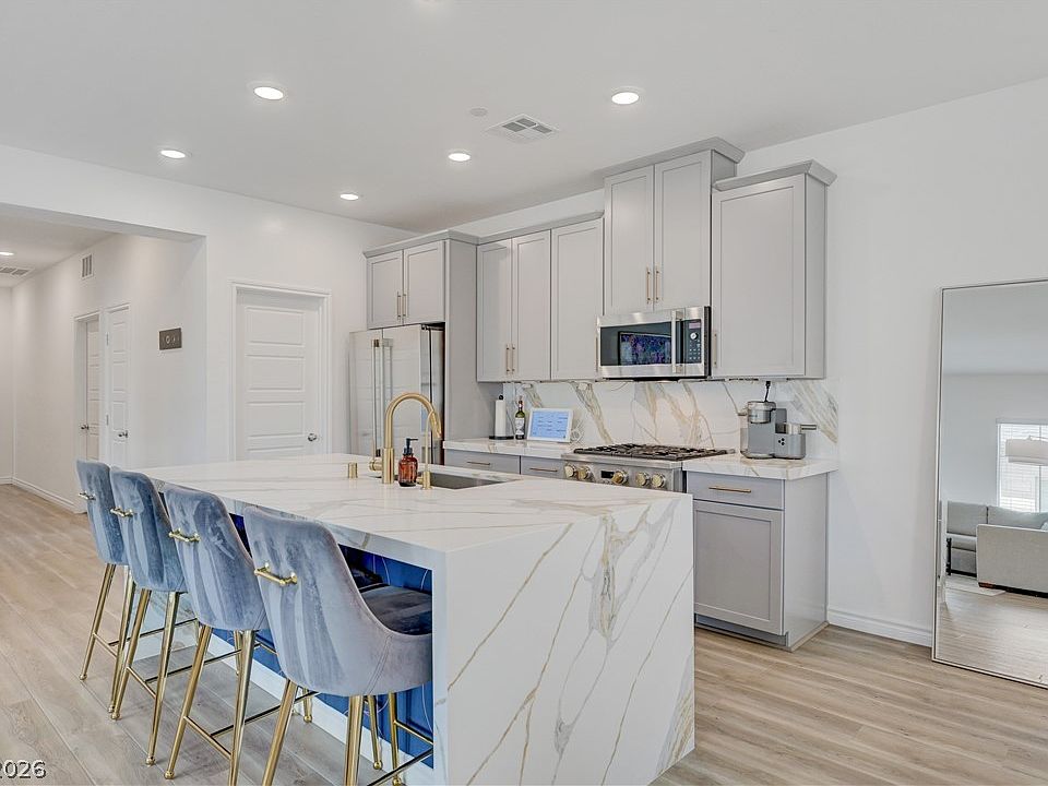 1st image of 600 N Carriage Hill Dr #2084