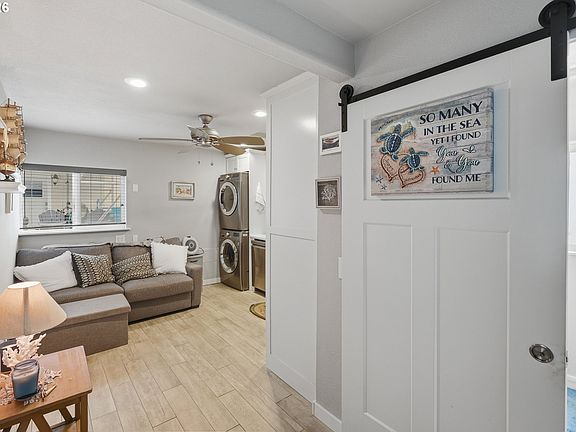 3rd image of 3 Pond Ln