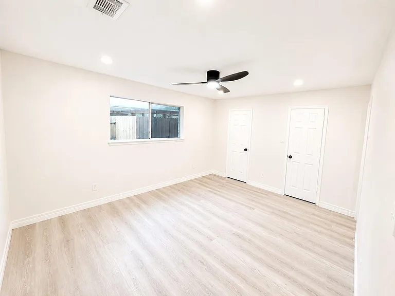 1815 Brumbelow St — Photo 9