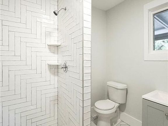 5th image of 208 W 45th St