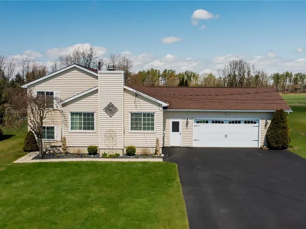 426 Westwood Rd, Lancaster, NY 14086