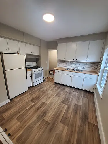 696 Main St #3 Photo 1