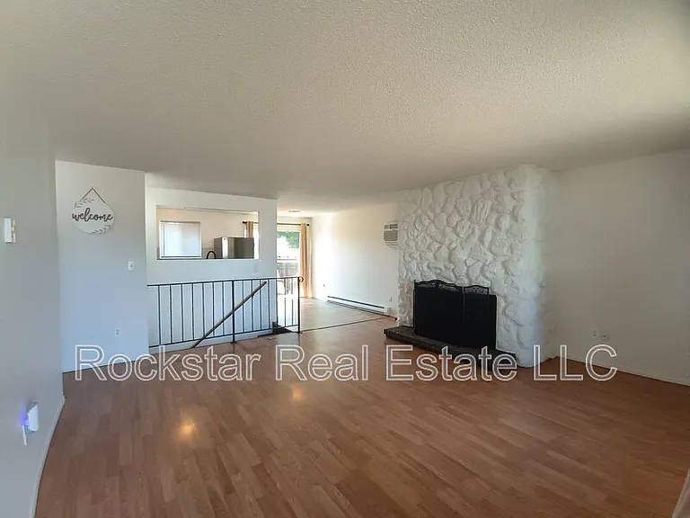 702 E Bridgeport Ave — Photo 3