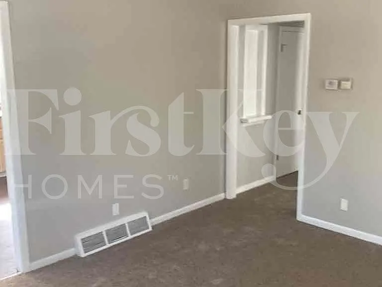 14646 Atlantic Ave — Photo 4