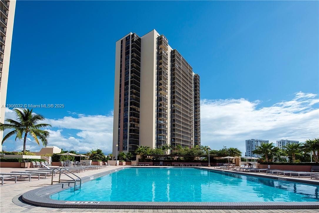 20379 W Country Club Dr APT 1035