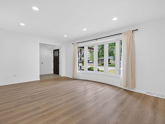 4th image of 17233 Evans Ave